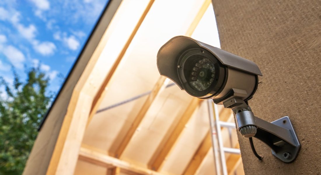 construction-site-monitoring-using-cctv-2023-11-27-05-12-48-utc Une caméra de sécurité qui protège